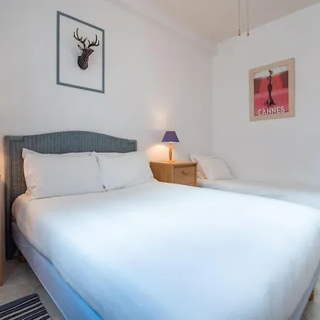 Apartament Spacieux 2 Pieces Renove Au Coeur De Cannes